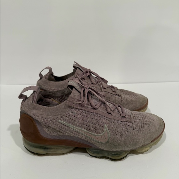 Nike Women's Mauve Sneakers - Picture 3 of 5
